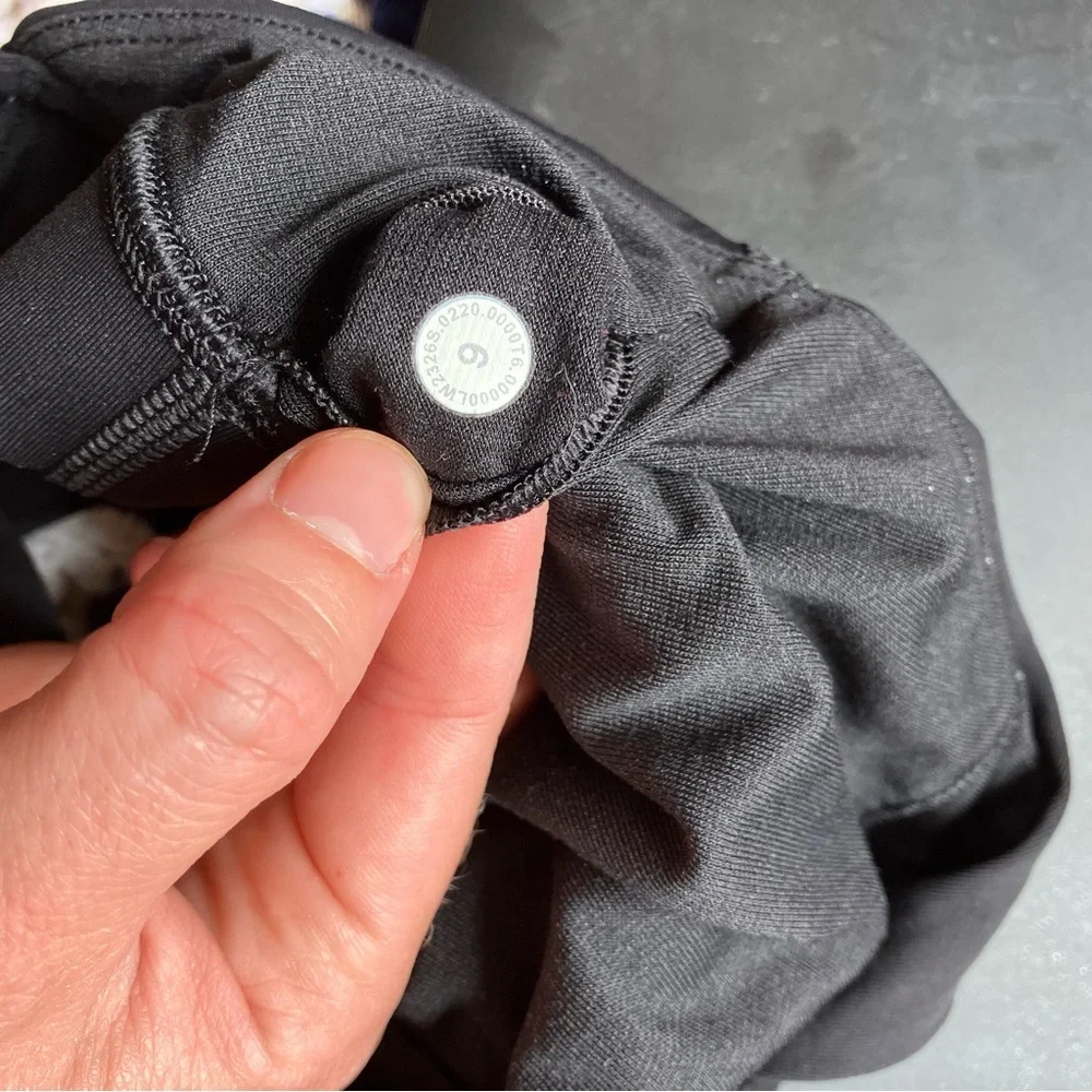 Lululemon Athletica Black CrisCross Energy Bra size 6 - Picture 4 of 4